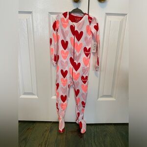 Children’s place bundle of two pajama zippered onesies 2T but looks bigger to me